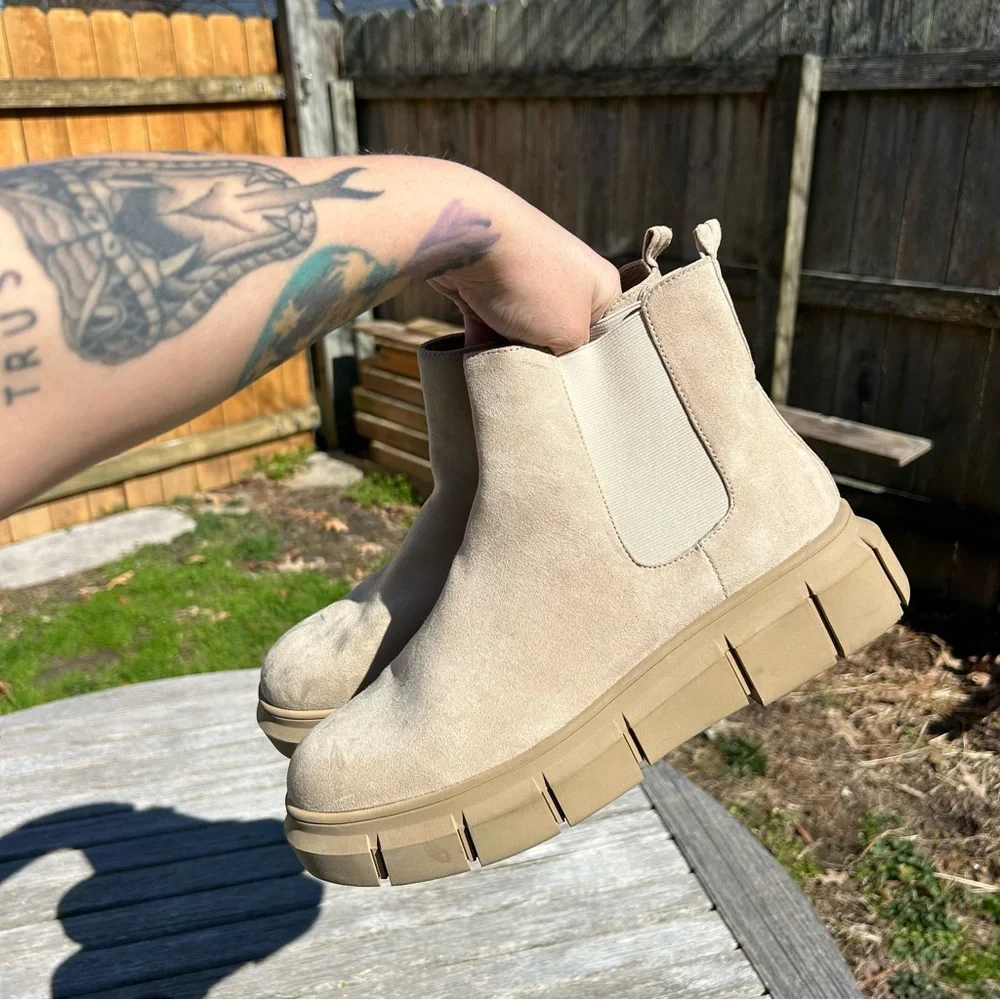 BP Niya Lug Sole Chelsea Boot in‎ tan sand size 10